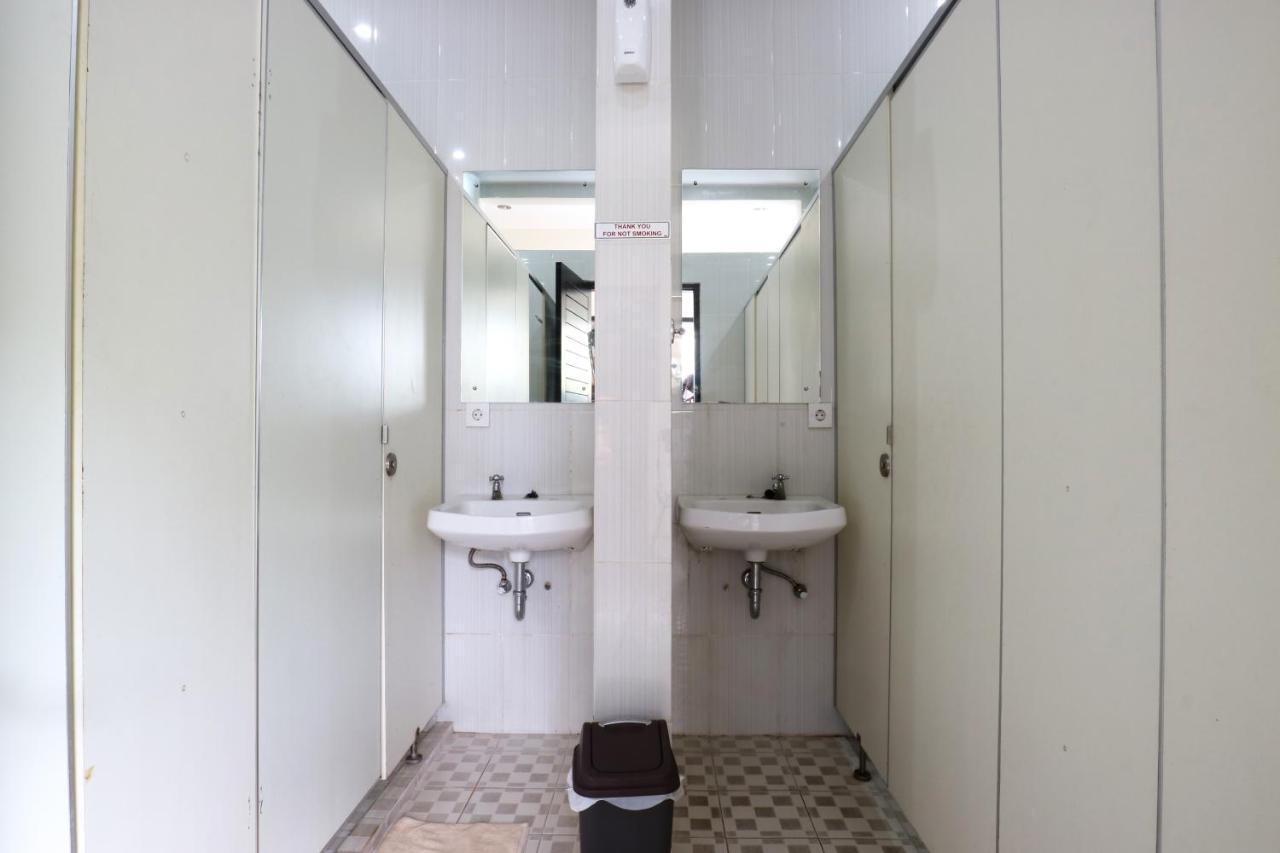 Reddoorz Hostel Near Gwk Main Gate Ungasan Eksteriør bilde